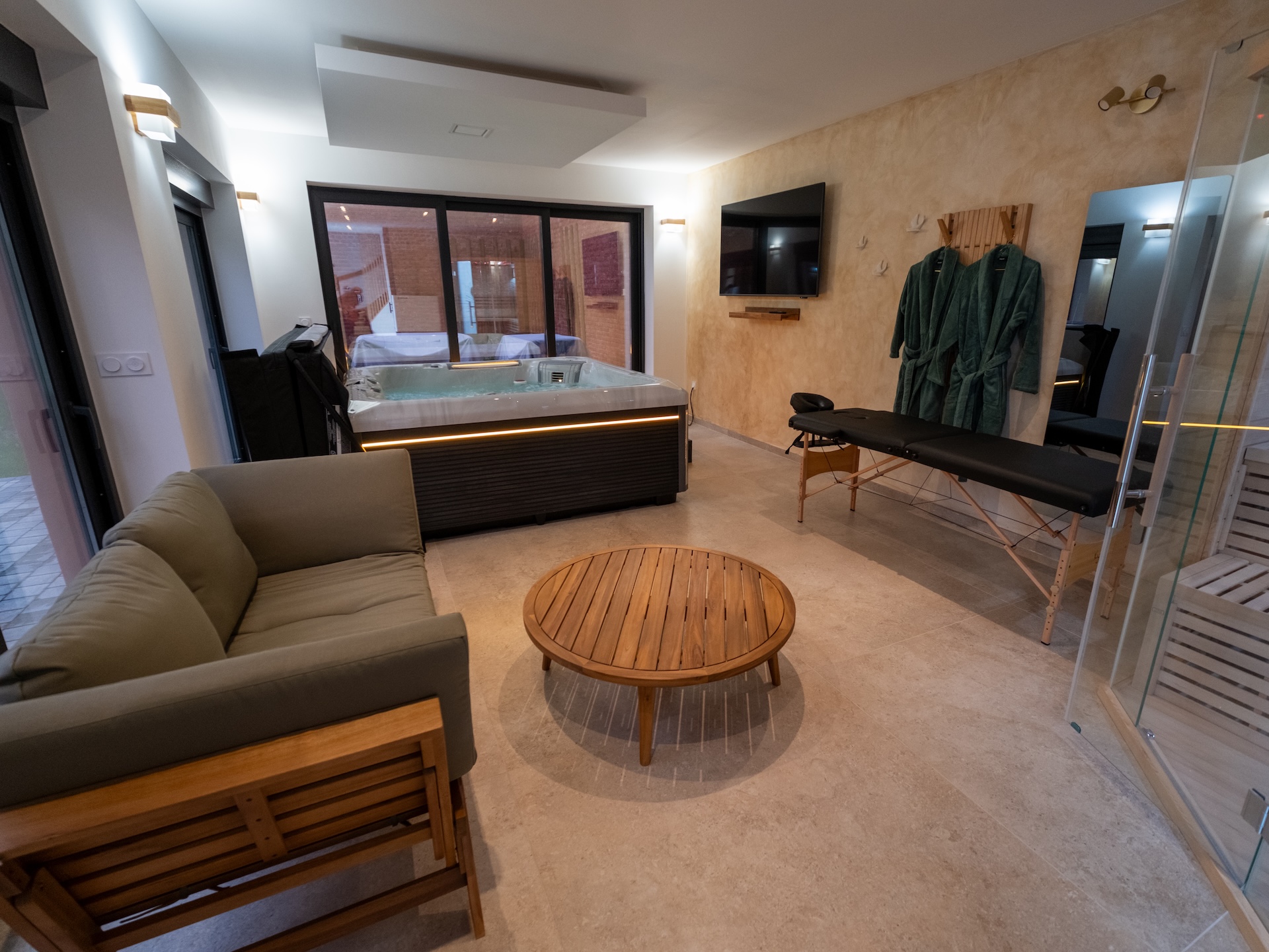 Pièce du bas avec Jacuzzi et Sauna